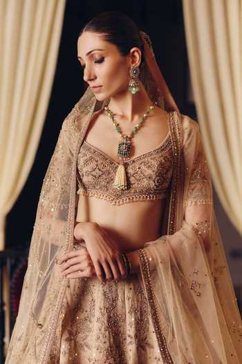 MATSYA Beige Velvet Sweetheart Neck The Dripping Gold Tara Bridal Lehenga Set Online at Aza Fashions MATSYA_Beige Velvet Sweetheart Neck The Dripping Gold Tara Bridal Lehenga Set _Online_at_Aza_Fashions