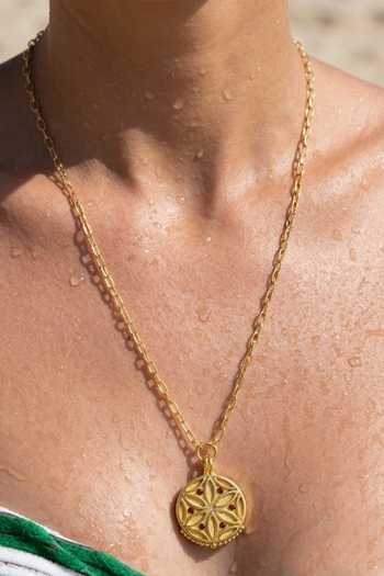 Arvino Medallion Pendant Necklace 