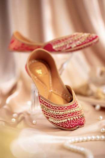 House of Vian Pink Sahiba Juttis Online at Aza Fashions House of Vian_Pink Sahiba Juttis _Online_at_Aza_Fashions