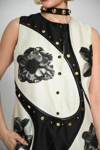 The Dramebaaz CO Off White Silk High Neck Dahlia Dust Waistcoat Online at Aza Fashions The Dramebaaz CO_Off White Silk High Neck Dahlia Dust Waistcoat _Online_at_Aza_Fashions