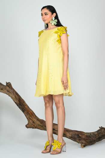 Buy The Dramebaaz CO Yellow Silk Boat Neck Morning Glory Bias Dress Online at Aza Fashions Buy_The Dramebaaz CO_Yellow Silk Boat Neck Morning Glory Bias Dress _Online_at_Aza_Fashions