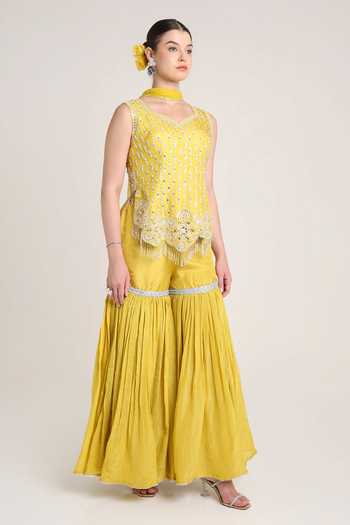 KEITH GOMES Yellow Silk, Tissue, Net V-neck, Yes Embroidered Kurta Set Online at Aza Fashions KEITH GOMES_Yellow Silk, Tissue, Net V-neck, Yes Embroidered Kurta Set _Online_at_Aza_Fashions