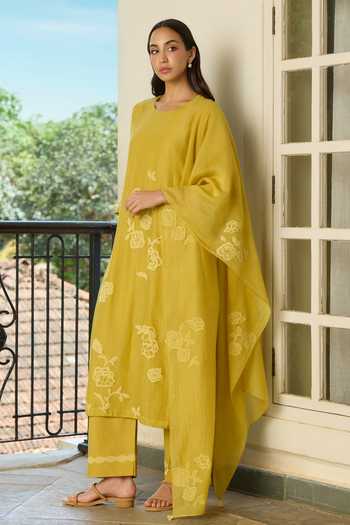 Buy Vaayu Yellow Muslin, Cotton Round Neck, Yes Marigold Applique Work Kurta Set Buy_Vaayu_Yellow Muslin, Cotton Round Neck, Yes Marigold Applique Work Kurta Set