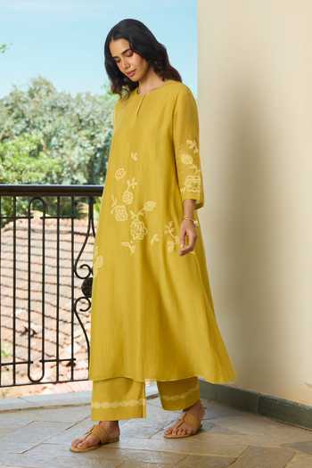 Buy Vaayu Yellow Cotton, Muslin Round Neck, Keyhole Marigold Applique Work Kurta With Pant Online at Aza Fashions Buy_Vaayu_Yellow Cotton, Muslin Round Neck, Keyhole Marigold Applique Work Kurta With Pant _Online_at_Aza_Fashions