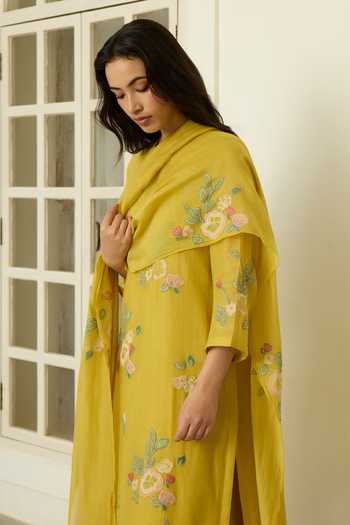 Shop Vaayu Yellow Muslin, Cotton Round Neck, Yes Marigold Floral Applique Work Kurta Set Online at Aza Fashions Shop_Vaayu_Yellow Muslin, Cotton Round Neck, Yes Marigold Floral Applique Work Kurta Set _Online_at_Aza_Fashions