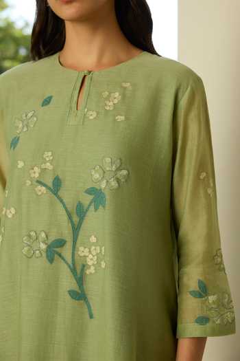 Buy Vaayu Green Cotton, Muslin Keyhole Neck, Yes Sage Applique Work Kurta And Pant Set Buy_Vaayu_Green Cotton, Muslin Keyhole Neck, Yes Sage Applique Work Kurta And Pant Set