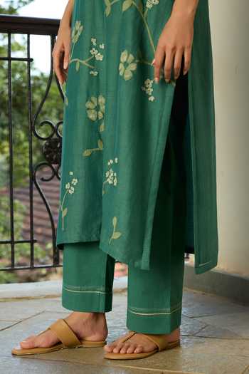Shop Vaayu Green Muslin, Cotton Jade Applique Embroidered Kurta Set Online at Aza Fashions Shop_Vaayu_Green Muslin, Cotton Jade Applique Embroidered Kurta Set _Online_at_Aza_Fashions