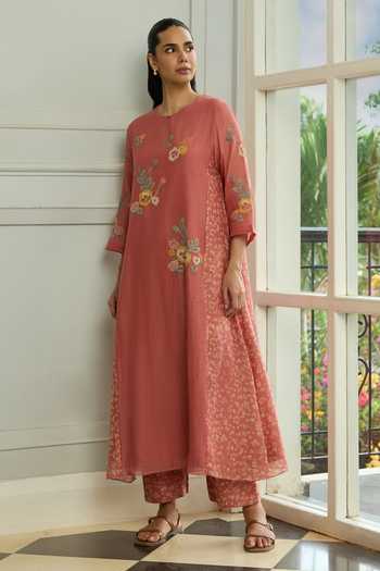 Vaayu Pink Cotton, Muslin Round Neck, Yes Blush Applique Work Kurta And Pant Set Online at Aza Fashions Vaayu_Pink Cotton, Muslin Round Neck, Yes Blush Applique Work Kurta And Pant Set _Online_at_Aza_Fashions