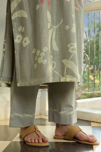 Vaayu Grey Muslin, Cotton V-neck Slate Thread Embroidered Kurta Set at Aza Fashions Vaayu_Grey Muslin, Cotton V-neck Slate Thread Embroidered Kurta Set _at_Aza_Fashions