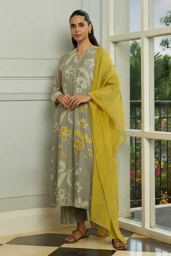 Buy Vaayu Grey Muslin, Cotton V-neck Slate Floral Embroidered Kurta Set Online at Aza Fashions Buy_Vaayu_Grey Muslin, Cotton V-neck Slate Floral Embroidered Kurta Set _Online_at_Aza_Fashions