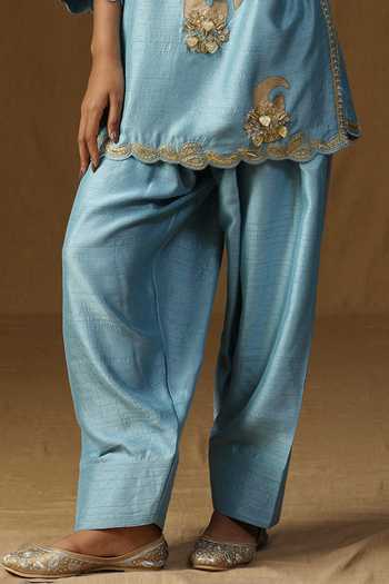 Arpita Sulakshana Blue Silk V-neck Vrinda Neel Madhur Embroidered Kurta Set Online at Aza Fashions Arpita Sulakshana_Blue Silk V-neck Vrinda Neel Madhur Embroidered Kurta Set _Online_at_Aza_Fashions