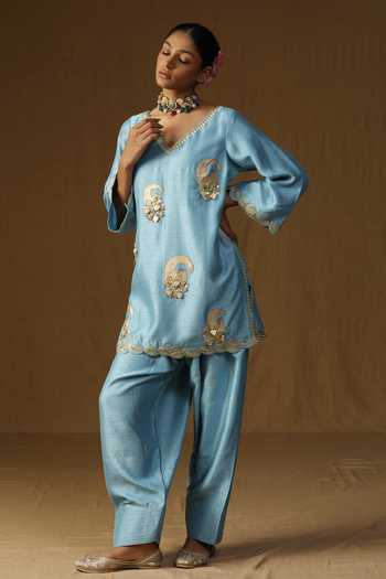 Buy Arpita Sulakshana Blue Silk V-neck Vrinda Neel Madhur Embroidered Kurta Set Online at Aza Fashions Buy_Arpita Sulakshana_Blue Silk V-neck Vrinda Neel Madhur Embroidered Kurta Set _Online_at_Aza_Fashions