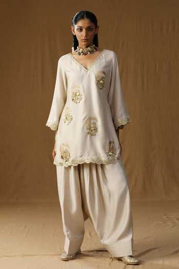Arpita Sulakshana Vrinda Mritika Embroidered Kurta Set 