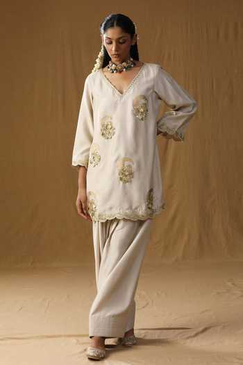 Buy_Arpita Sulakshana_Ivory Silk V-neck, Yes Vrinda Mritika Embroidered Kurta Set _Online_at_Aza_Fashions