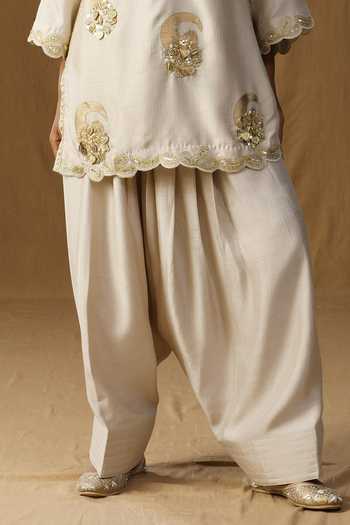 Shop_Arpita Sulakshana_Ivory Silk V-neck, Yes Vrinda Mritika Embroidered Kurta Set _Online_at_Aza_Fashions
