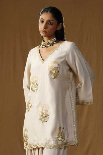 Buy_Arpita Sulakshana_Ivory Silk V-neck, Yes Vrinda Mritika Embroidered Kurta Set 