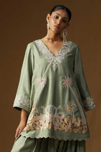 Buy_Arpita Sulakshana_Green Silk V-neck Vanya Harit Embroidered Kurta Set 