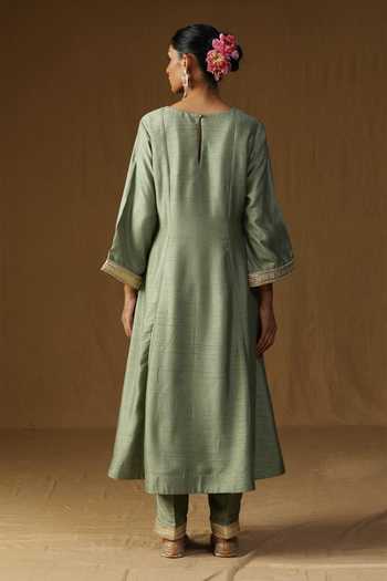 Arpita Sulakshana Madhavi Dhani Embroidered Kurta Set 