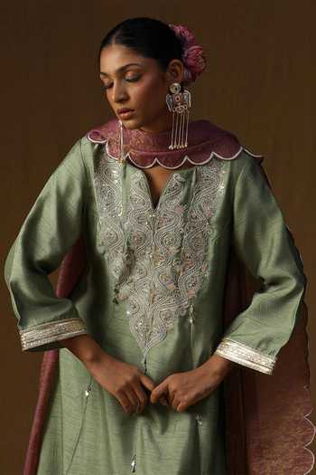 Buy_Arpita Sulakshana_Green Silk V-neck, Yes Madhavi Dhani Embroidered Kurta Set _Online_at_Aza_Fashions