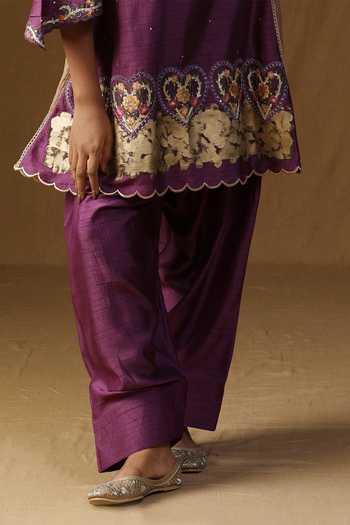 Buy_Arpita Sulakshana_Purple Silk V-neck, Yes Vanya Mridul Baingani Embroidered Kurta Set _Online_at_Aza_Fashions