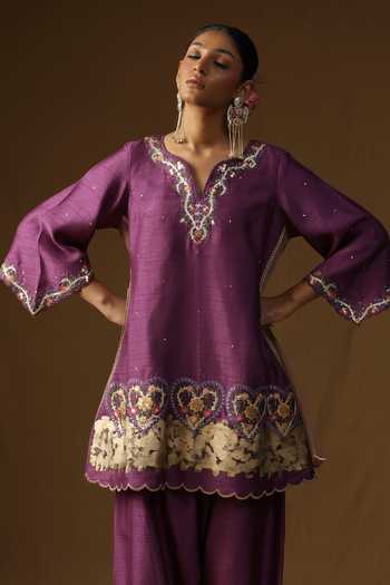 Arpita Sulakshana_Purple Silk V-neck, Yes Vanya Mridul Baingani Embroidered Kurta Set _at_Aza_Fashions