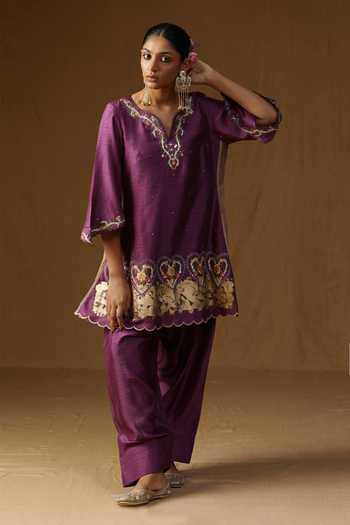 Buy_Arpita Sulakshana_Purple Silk V-neck, Yes Vanya Mridul Baingani Embroidered Kurta Set 