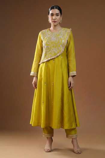 Arpita Sulakshana Kishori Noor Embroidered Kurta Set 