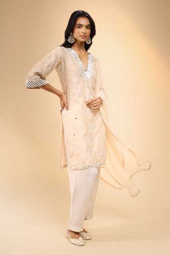 Buy_Samyukta Singhania_Ivory Chanderi V-neck, Yes Butti Embroidered Kurta Set _Online_at_Aza_Fashions