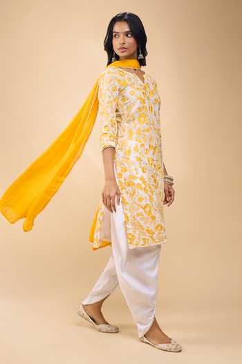 Samyukta Singhania_Ivory Chanderi Embroidery V-neck Floret Kurta Set _Online_at_Aza_Fashions