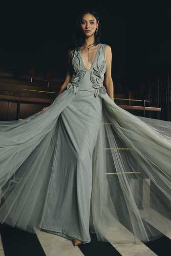 Shop Supria Munjal Grey Tulle Applique Plunge Neck Soft Work Gown Online at Aza Fashions Shop_Supria Munjal_Grey Tulle Applique Plunge Neck Soft Work Gown _Online_at_Aza_Fashions