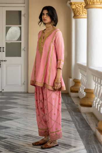 Buy Nimbu Mirchi Pink Chanderi Round Neck, Yes Gulaab Embroidered Kurta Set Online at Aza Fashions Buy_Nimbu Mirchi_Pink Chanderi Round Neck, Yes Gulaab Embroidered Kurta Set _Online_at_Aza_Fashions