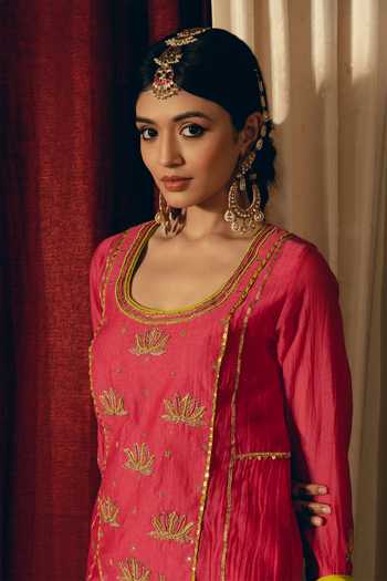 Shop Nimbu Mirchi Pink Chanderi Scoop Neck, No Najma Embroidered Kurta Set Shop_Nimbu Mirchi_Pink Chanderi Scoop Neck, No Najma Embroidered Kurta Set