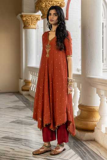 Nimbu Mirchi_Orange Chanderi, Silk, Viscose V-neck, Yes Ira Embroidered Kurta Set _Online_at_Aza_Fashions