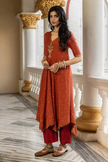 Buy_Nimbu Mirchi_Orange Chanderi, Silk, Viscose V-neck, Yes Ira Embroidered Kurta Set _Online_at_Aza_Fashions