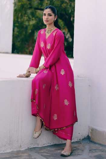 Pink City by Sarika_Pink Silk V-neck Lotus Gherdaar Embroidered Kurta And Pant Set _Online_at_Aza_Fashions