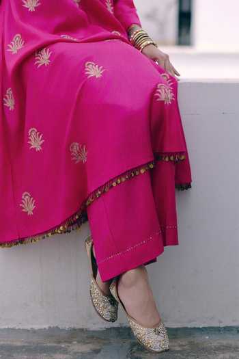 Shop_Pink City by Sarika_Pink Silk V-neck Lotus Gherdaar Embroidered Kurta And Pant Set 