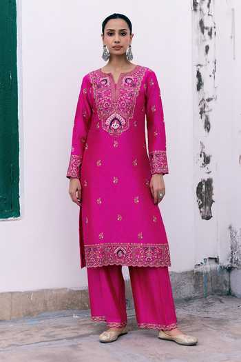 Buy Pink City by Sarika Fuchsia Silk, Chanderi Split V-neck Peacock Bloom Embroidered Kurta Set Buy_Pink City by Sarika_Fuchsia Silk, Chanderi Split V-neck Peacock Bloom Embroidered Kurta Set
