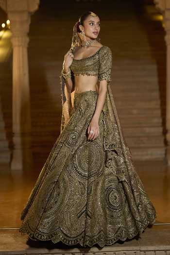 Seema Gujral Green Velvet, Organza, Tissue Scoop Neck Moss Applique Bridal Lehenga Set Online at Aza Fashions Seema Gujral_Green Velvet, Organza, Tissue Scoop Neck Moss Applique Bridal Lehenga Set _Online_at_Aza_Fashions