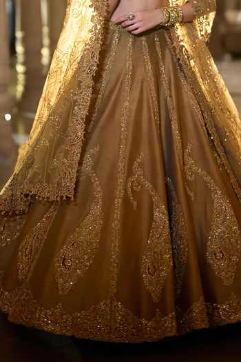 Seema Gujral Gold Velvet, Silk, Net Sweetheart Neck Paisley Embroidered Lehenga Set Online at Aza Fashions Seema Gujral_Gold Velvet, Silk, Net Sweetheart Neck Paisley Embroidered Lehenga Set _Online_at_Aza_Fashions