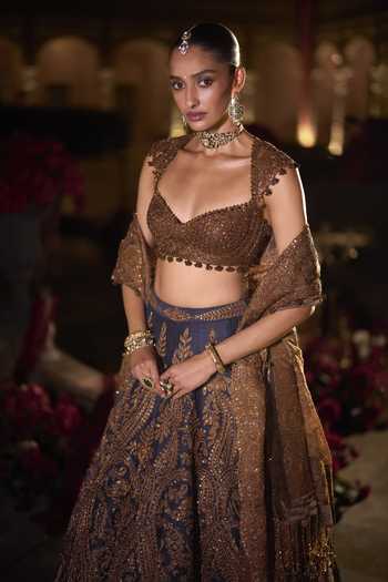 Seema Gujral Gold Silk, Tissue Sweetheart Neck Paisley Embroidered Lehenga Set Online at Aza Fashions Seema Gujral_Gold Silk, Tissue Sweetheart Neck Paisley Embroidered Lehenga Set _Online_at_Aza_Fashions