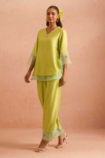 Tarini Vij_Green Organza, Chanderi V-neck Nurayat Border Embroidered Kurta And Pant Set _Online_at_Aza_Fashions
