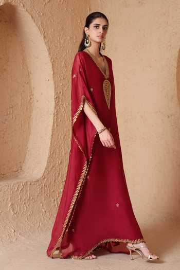 Buy_Label Niti Bothra_Maroon Organza V-neck Mehrang Kaftan _Online_at_Aza_Fashions