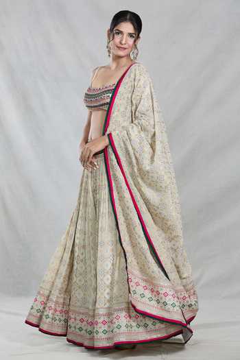 Samyukta Singhania Multi Color Silk, Brocade Bandhani Bloom Crest Woven Banarasi Lehenga Set at Aza Fashions Samyukta Singhania_Multi Color Silk, Brocade Bandhani Bloom Crest Woven Banarasi Lehenga Set _at_Aza_Fashions