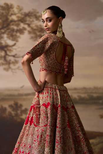 ANGAD SINGH Red Silk V-neck Jhelum Raw Bridal Lehenga Set Online at Aza Fashions ANGAD SINGH_Red Silk V-neck Jhelum Raw Bridal Lehenga Set _Online_at_Aza_Fashions