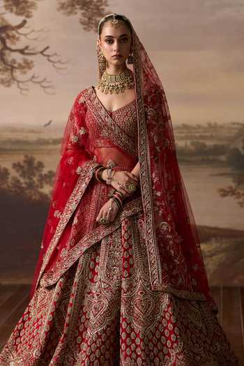 ANGAD SINGH Red Silk Sweetheart Neck Chenab Embroidered Bridal Lehenga Set at Aza Fashions ANGAD SINGH_Red Silk Sweetheart Neck Chenab Embroidered Bridal Lehenga Set _at_Aza_Fashions