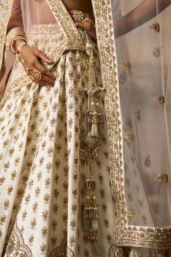 ANGAD SINGH Ivory Silk V-neck Chandni Raw Bridal Lehenga Blouse Set Online at Aza Fashions ANGAD SINGH_Ivory Silk V-neck Chandni Raw Bridal Lehenga Blouse Set _Online_at_Aza_Fashions