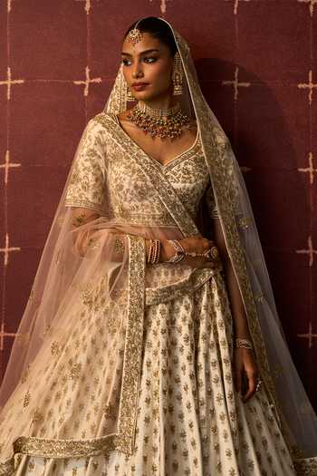 Shop ANGAD SINGH Ivory Silk V-neck Chandni Raw Bridal Lehenga Blouse Set Shop_ANGAD SINGH_Ivory Silk V-neck Chandni Raw Bridal Lehenga Blouse Set