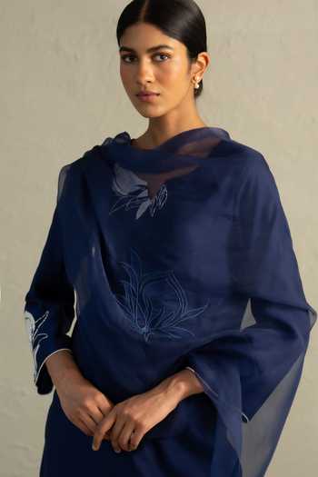 Buy_Charkhee_Blue Chanderi Split V-neck Neckline Embroidered Kurta Set 