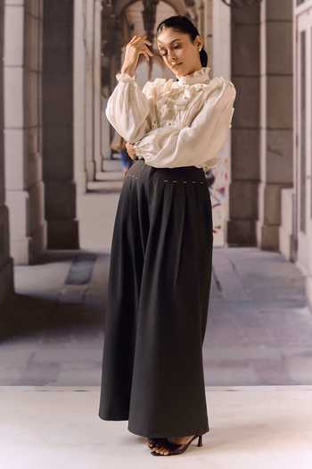 Buy Maison Aguise Grey Cotton, Twill Pintucked Tailored Trouser Online at Aza Fashions Buy_Maison Aguise_Grey Cotton, Twill Pintucked Tailored Trouser _Online_at_Aza_Fashions