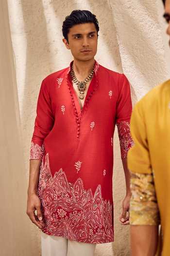 Buy Sarab Khanijou Red Chanderi Silk Gulrang Ridge Embroidered Kurta Set Online at Aza Fashions Buy_Sarab Khanijou_Red Chanderi Silk Gulrang Ridge Embroidered Kurta Set _Online_at_Aza_Fashions